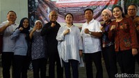 Puan Haharani menggelar ramah tamah dengan didampingi sejumlah anggota DPR.