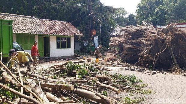 Umbul Pengging Boyolali Besok Buka Lagi Usai Diterjang Puting Beliung