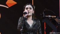 Nella pun membawakan beberapa lagu dan juga sempat berkolaborasi dengan Didi Kempot di acara tersebut. Pool/Noel/detikFoto.