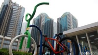 Begini penampakan parkir sepeda yang mejeng di setiap Stasiun MRT Sudirman, Jakarta.