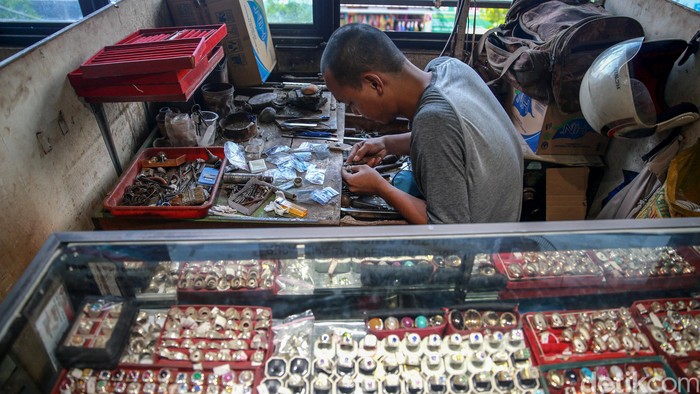 Intip Sentra Kerajinan Batu Permata di Martapura