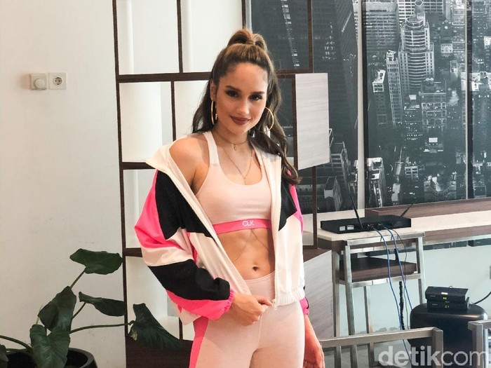 Cinta laura