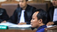 Jaksa mengatakan kasus ini bermula Mujib bertemu Risyanto membahas kerja sama izin impor perikanan berupa frozen pacific mackarel atau scomber japonicus. Selanjutnya, Perum Perindo mengajukan permohonan rekomendasi impor hasil perikanan berupa frozen pacific mackarel atau scomber japonicus ke Direktorat Jenderal Penguatan Daya Saing Produk Kelautan Kementerian Kelautan dan Perikanan (KKP).