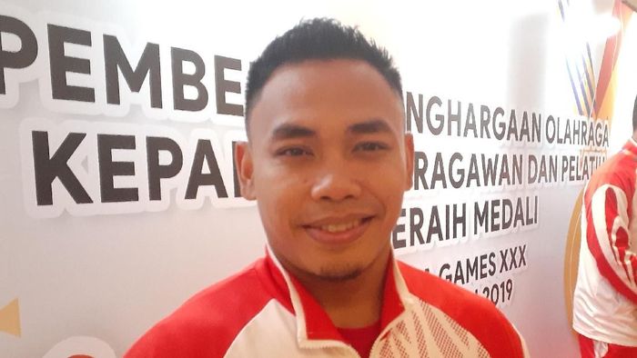 Lifter Eko Yuli Irawan kaget karena besaran bonus SEA Games dinaikkan. (Foto: Adhi Prasetya) Lifter Eko Yuli Irawan kaget karena besaran bonus SEA Games dinaikkan. (Foto: Adhi Prasetya)