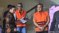 Omarsyah dan Wempy Triyono diperiksa sebagai tersangka terkait dugaan suap pengaturan proyek ke Bupati Indramayu, Supendi.
