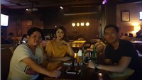Percobaan bunuh diri yang dilakukan Aida Saskia itu tentunya mengejutkan orang terdekatnya. Padahal melalui instagram ia kerap terlihat bahagia kala nongkrong bersama temannya. Seperti pada momennya ini. Foto: Instagram @aidasaskia.new
