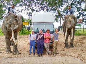Pengalaman Masak Seru Keluarga Kusmajadi yang Keliling Indonesia Naik Truk