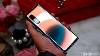 Dimensinya sangat nyaman di tangan. Foto: Adi Fida Rahman/detikINET