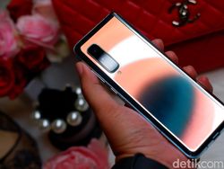 Lebih Dekat dengan Ponsel Sultan Galaxy Fold Harga Rp 30 Juta