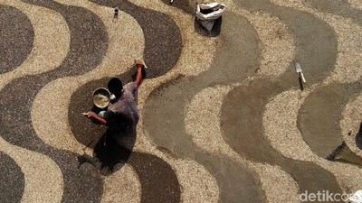 Melihat Kondisi Terkini Proyek Penataan Pantai Pangandaran