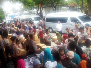 1.000 Warga Banjiri Bakti Sosial Baharkam di Sampang Madura