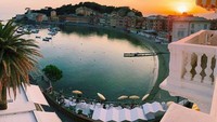 Tamaryn juga membagikan foto keindahan Sestri Levante, kota yang memiliki teluk dengan view cantik. (tamaryngreen/Instagram)