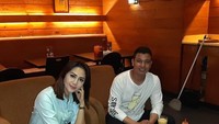 Ini momen di saat Aida Saskia diwawancarai oleh media. Dalam momennya ini terdapat camilan berupa kentang goreng lengkap dengan sausnya. Foto: Instagram @aidasaskia.new