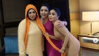 Pose Yuni bersama Mayangsari dan Melly Goeslaw. Dok. Instagram/yunishara36