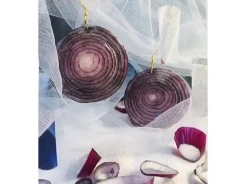 Kreatif! Anting Ini Dibuat dari Bawang Putih hingga Cabai Sungguhan