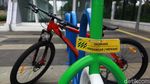 Parkir Sepeda Mejeng di Sepanjang Stasiun MRT Sudirman