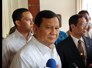 Bantuan Alat Kesehatan dari China Tiba di Halim, Diterima Menhan Prabowo