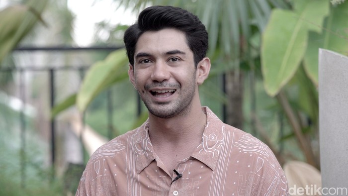 Reza Rahadian saat ditemui di kawasan Senayan.