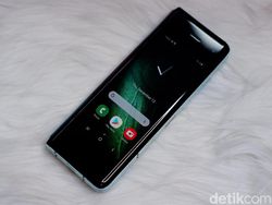 Lebih Dekat dengan Ponsel Sultan Galaxy Fold Harga Rp 30 Juta