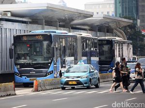 Sebelum Meninggal di Halte Slipi Petamburan, Penumpang TransJ Pingsan di Bus