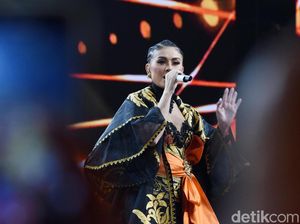 Agnez Mo Istirahat Nyanyi, Ini Sebabnya Pita Suara Bengkak Saat Flu
