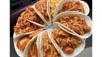 Tacos biasanya bikin orang tertarik makan. Tapi tacos yang satu ini justru menghilangkan selera makan karena diberi topping pasta penuh bumbu. Foto: Instagram cookingforbae