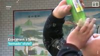 Keren! Pria Ini Bisa Minum Air Bentuk Tornado dari Mulutnya