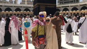 Momen Manis Pria Viral yang Buktikan Cinta Tak Terpisah Maut