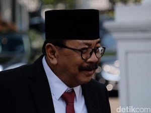 Soekarwo Minta Yuri Tak Baca Teks Saat Sampaikan Pesan ke Masyarakat