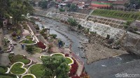 Taman ditanami berbagai tanaman krokot warna putih, ungu, merah yang berbentuk love. (Eko Susanto/detikcom)