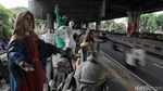 Geliat Perajin Patung Yesus Jelang Natal