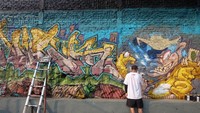 Ada juga yang membuat tulisan Street Dealin 12. Foto: Tia Agnes