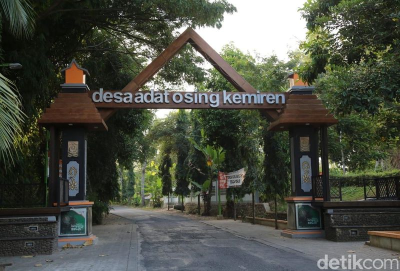 Desa Kemiren, Kecamatan Glagah menyabet penghargaan dari Kementerian Desa, Pembangunan Daerah Tertinggal dan Transmigrasi (Kemendes PDTT). Desa itu meraih juara tiga untuk kategori desa wisata maju di ajang Lomba Desa Wisata Nusantara 2019.