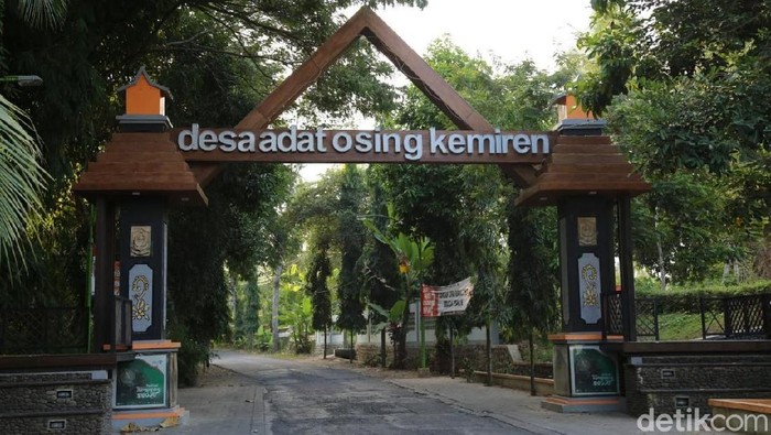 Desa Kemiren, Kecamatan Glagah menyabet penghargaan dari Kementerian Desa, Pembangunan Daerah Tertinggal dan Transmigrasi (Kemendes PDTT). Desa itu meraih juara tiga untuk kategori desa wisata maju di ajang Lomba Desa Wisata Nusantara 2019.