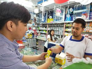 Orang Filipina Minum Tolak Angin, Gimana Ya Reaksinya?
