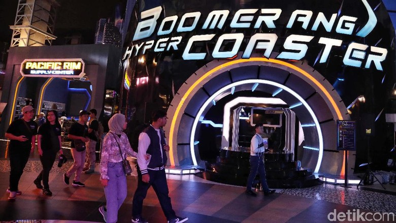 HUT Transmedia, Pengunjung Mulai Padati Trans Studio Cibubur Peringatan HUT Transmedia akan digelar di Trans Studio Cibubur, malam nanti. Kemeriahan sudah terasa di Trans Studio Cibubur sejak siang tadi.