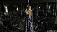 Selain itu akibat ketidakmampuan ekonomi dari orangtuanya secara langsung berdampak pada pendidikan anaknya yang tinggal disana hingga mereka menjadi besar nantinya.