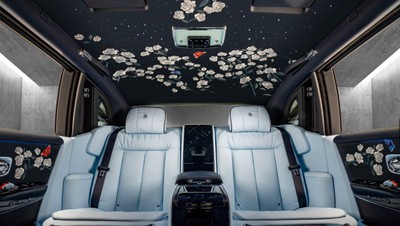 Rolls-Royce Edisi Khusus, Dalam Kabinnya Penuh Bunga