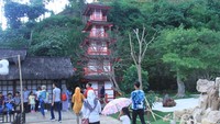 Suasana sejuk akan menyambut kita begitu masuk ke kawasan obyek wisata ini. Lokasinya berada di Jalan Raya Lembang, Kab. Bandung Barat, tepatnya di depan obyek wisata Farmhouse Lembang. (Wisma Putra/detikcom)