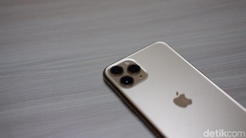Apple menyematkan tiga kamera belakang yang masing-masing berukuran 12 MP. Foto: Adi Fida Rahman/detikINET