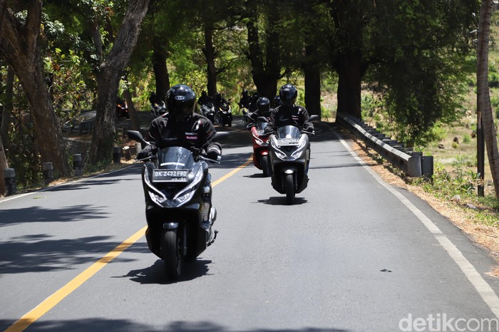 Touring hari pertama Honda PCX di Pulau Bali Denpasar menempuh total perjalanan sejauh 137 km. Di rute hari pertama, rem motor Honda PCX dipaksa bekerja keras.