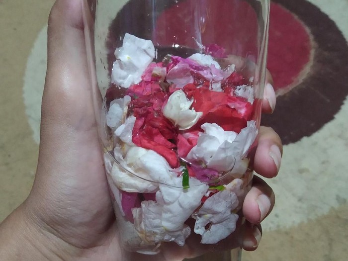 Viral Minum Infused Water Pakai Kembang 7 Rupa Anti Pelet