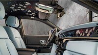 Bunga yang disulam juga bukan bunga sembarangan melainkan bunga bernama Phantom Rose. Foto: Pool (Autoblog)
