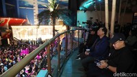 HUT ke-18 Transmedia telah dimulai. Idol grup JKT48 membuka penampilan.