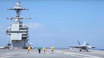 Besarnya kapal induk ini tentu bisa memuat lebih banyak pesawat tempur. Foto: Screenshot via U.S. Navy
