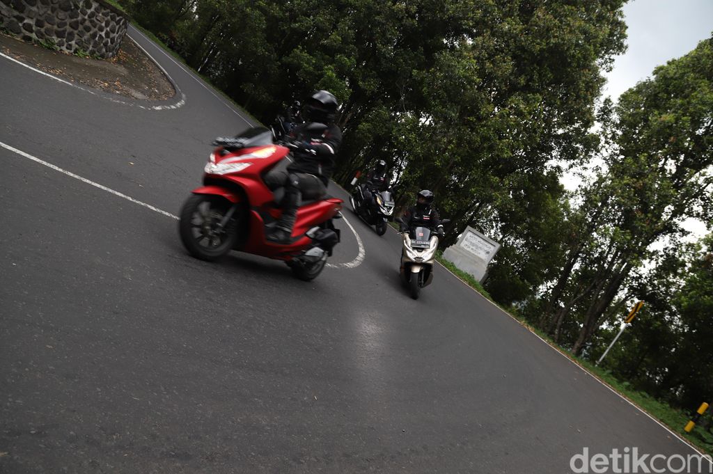 Touring hari pertama Honda PCX di Pulau Bali Denpasar menempuh total perjalanan sejauh 137 km. Di rute hari pertama, rem motor Honda PCX dipaksa bekerja keras.