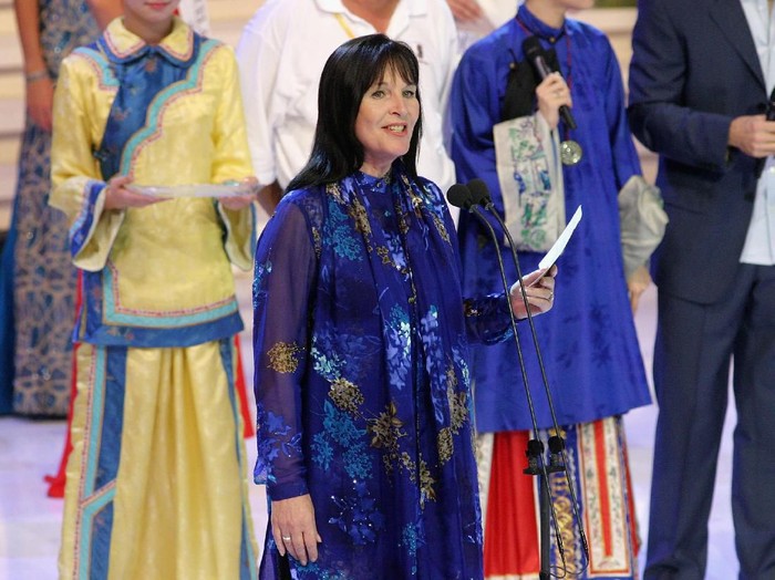 Ketua Miss World Julia Morley HAINAN, CHINA - DECEMBER 4: Miss World organizer Julia Morley is seen on stage during final dress rehearsals for Miss World on December 4, 2003 in Hainan, China. The show will be watched by a worldwide TV audience and for the first time is allowing the public to vote for their favourite through its website. (Photo by Getty Images)