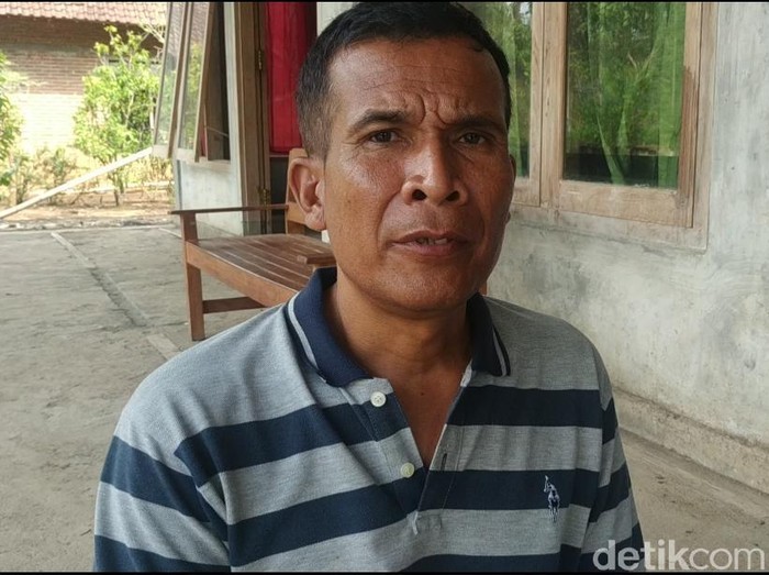Mujiadi menjadi kades karena didaftarkan dan dipilih oleh warga. Sebab dalam keseharian, ia kerap mengabdikan diri dalam banyak hal untuk kepentingan masyarakat.