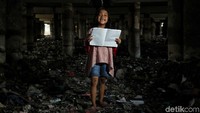 Mungkin yang menjadi tugas paling berat Pemerintahan Indonesia saat ini adalah mengentaskan kemiskinan dan mensejahterakan rakyat khususnya bagi anak-anak yang harus terlepas dari jeratan kemisikinan karena mereka adalah masa depan Bumi Pertiwi ini.
