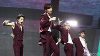 NCT Dream akhirnya mengguncang panggung HUT ke-18 Transmedia hari pertama, Sabtu (14/12).